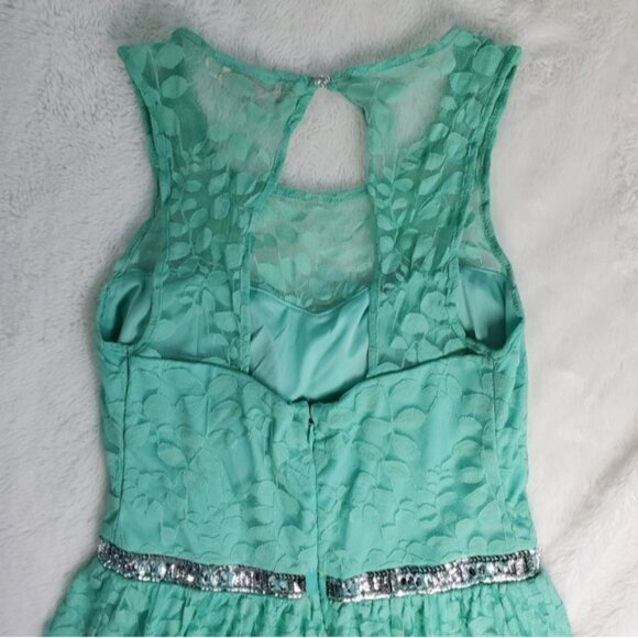 Mint Green Leaf Dress w/ Sparkly Belt and Cutouts SMALL - Picture 4 of 7